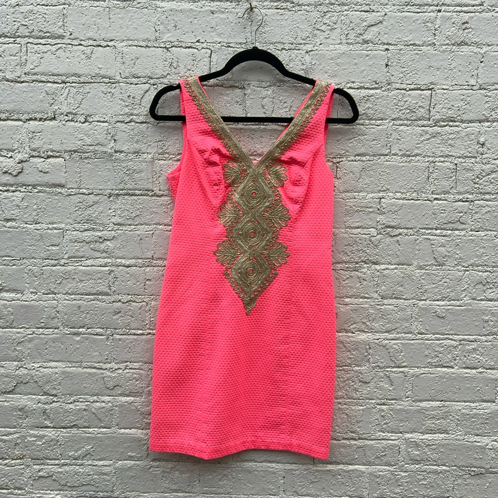 Lilly Pulitzer Junie shift dress coral reef sz 0
Color is pinkish coral